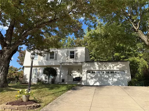 2206 Woodpark Rd, Fairlawn, OH 44333