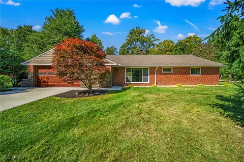 654 Robley Ln, Gates Mills, OH 44040