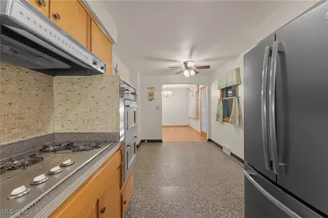 310 E 243rd St, Euclid, OH 44123 photo 10