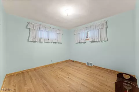 310 E 243rd St, Euclid, OH 44123 photo 16