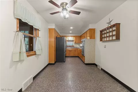 310 E 243rd St, Euclid, OH 44123 photo 7