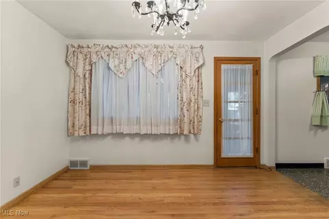 310 E 243rd St, Euclid, OH 44123 photo 6