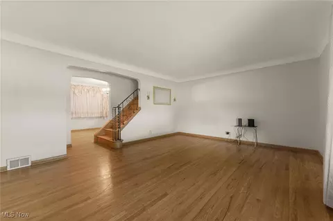 310 E 243rd St, Euclid, OH 44123 photo 4