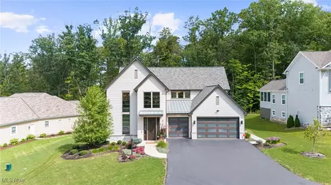 8138 Canyon Rdg, Chagrin Falls, OH 44023