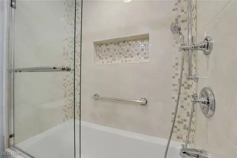 7375 Som Center Rd, Solon, OH 44139 photo 17