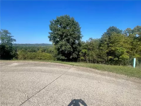 Pointe West Court, Parkersburg, WV 26101