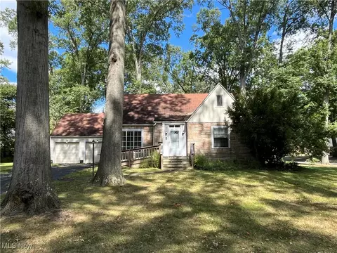 2545 Woodland St NE, Warren, OH 44483