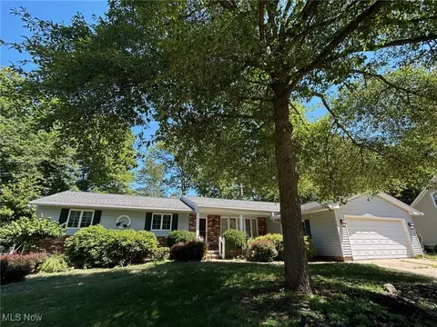 8400 Vista Ln, Parma, OH 44130