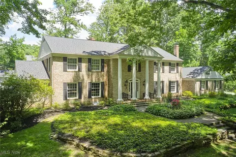2285 Lancaster Rd, Akron, OH 44313