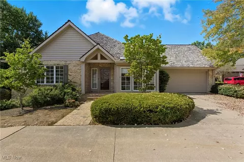 21 Lasalle Ct SE, North Canton, OH 44709