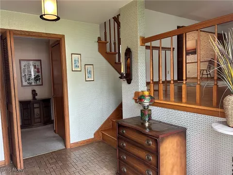 Entry Way - 857 Maple Ridge Dr, Boardman, OH 44512 photo 1 of 3