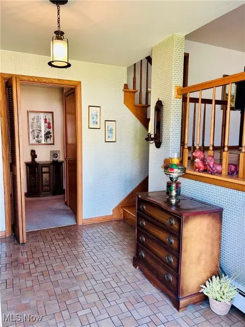 Entry Way - 857 Maple Ridge Dr, Boardman, OH 44512 photo 2 of 3