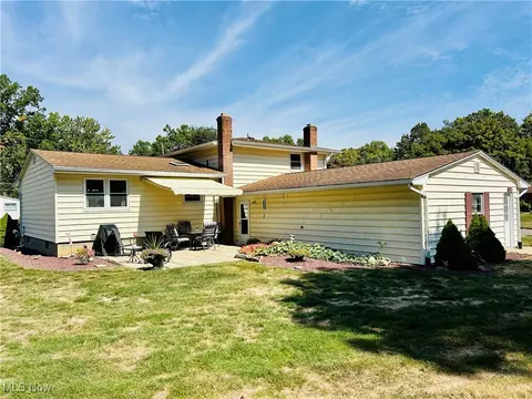 Exterior - 857 Maple Ridge Dr, Boardman, OH 44512 photo 2 of 7