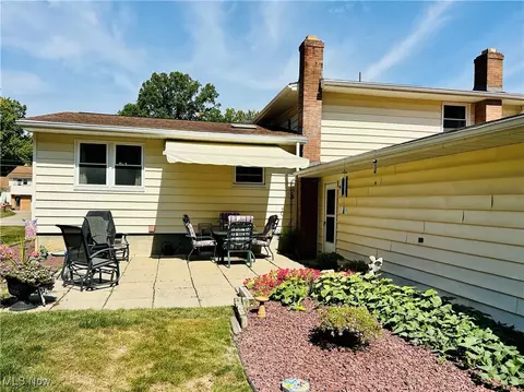 Exterior - 857 Maple Ridge Dr, Boardman, OH 44512 photo 3 of 7
