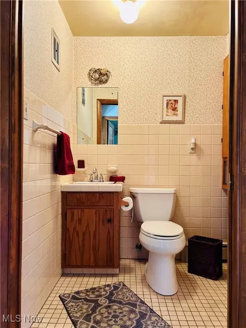 Bath - 857 Maple Ridge Dr, Boardman, OH 44512 photo 1 of 3