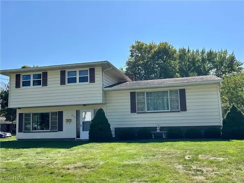 Exterior - 857 Maple Ridge Dr, Boardman, OH 44512 photo 7 of 7