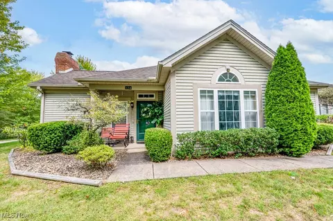 124 Wilcox Rd, Austintown, OH 44515