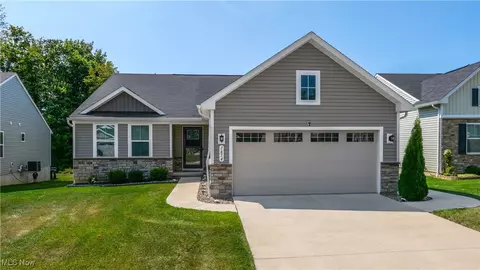 1654 Leslie Dr, Streetsboro, OH 44241