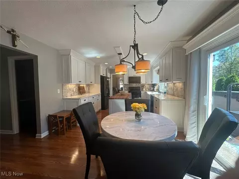 Kitchen - 264 Windfall Ln, Wadsworth, OH 44281 photo 3 of 3