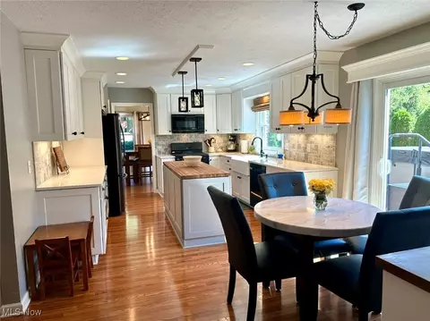 Kitchen - 264 Windfall Ln, Wadsworth, OH 44281 photo 1 of 3