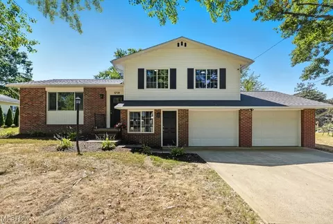 1719 Bruce St, Canal Fulton, OH 44614