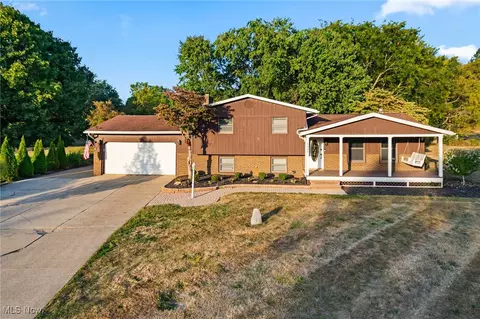 1581 Poppy Dr NW, Mogadore, OH 44260
