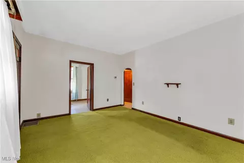 310 E 44th St, Lorain, OH 44052 photo 4