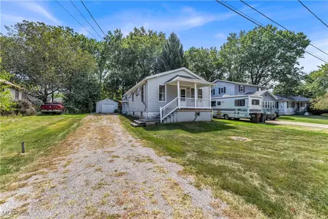 310 E 44th St, Lorain, OH 44052 photo 2