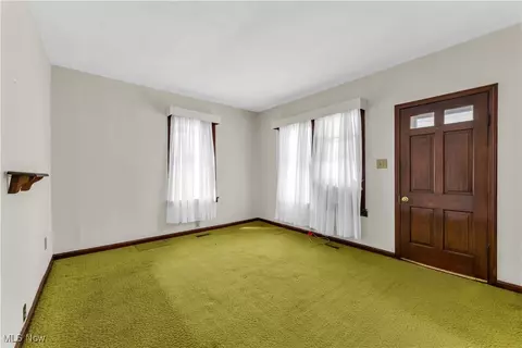 310 E 44th St, Lorain, OH 44052 photo 3
