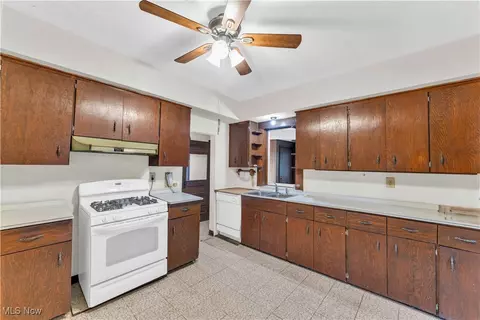 310 E 44th St, Lorain, OH 44052 photo 7