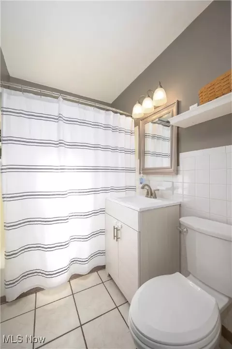 Bath - 28886 Hazel Ave, Wickliffe, OH 44092 photo 1 of 2