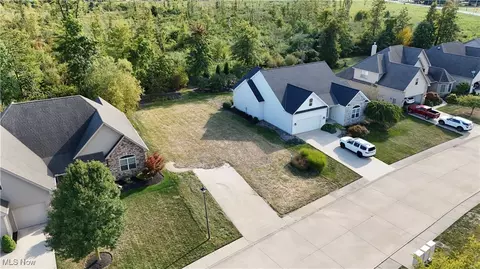 335 Copper Crk, Amherst, OH 44001