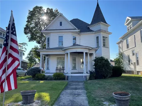 433 S 4th St, Coshocton, OH 43812