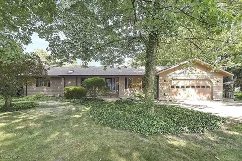 619 Cahoon Rd, Bay Village, OH 44140