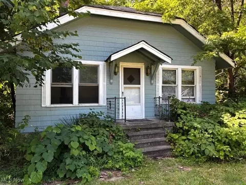 8706 Stearns Rd, Olmsted Twp, OH 44138