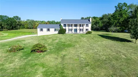 2236 Hartville Rd, Mogadore, OH 44260