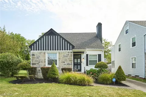 15618 Scottsdale Blvd, Shaker Heights, OH 44120