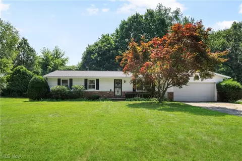1009 Oak Tree Rd, Akron, OH 44320