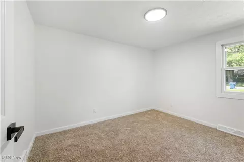 Bedroom - 1009 Oak Tree Rd, Akron, OH 44320 photo 6 of 6
