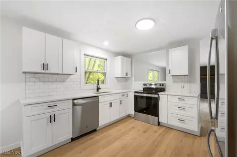 Kitchen - 1009 Oak Tree Rd, Akron, OH 44320 photo 1 of 2