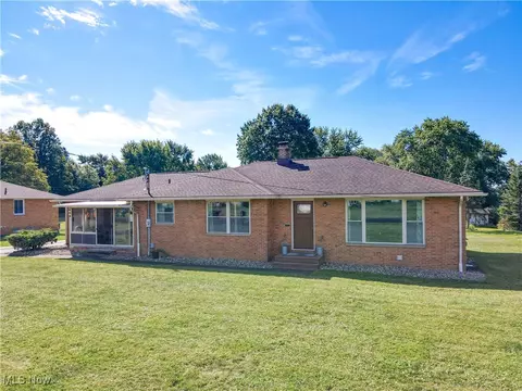 444 Ridgeview Dr, Seven Hills, OH 44131