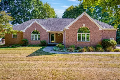 2107 Pearce Cir, Salem, OH 44460