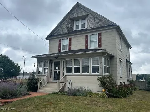 316 S Prospect Ave, Hartville, OH 44632
