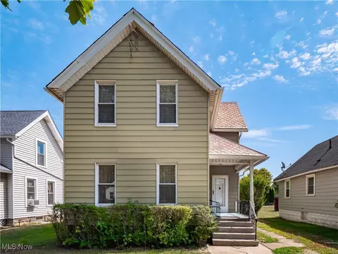 421 Adams St, Elyria, OH 44035 photo 5
