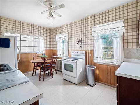 421 Adams St, Elyria, OH 44035 photo 14