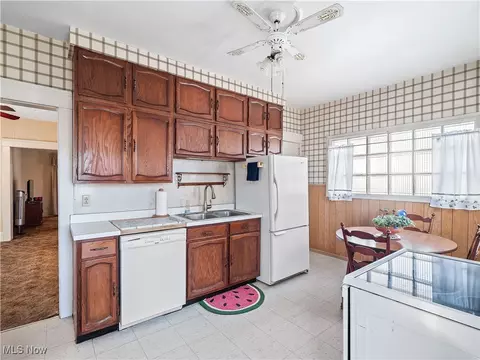 421 Adams St, Elyria, OH 44035 photo 16