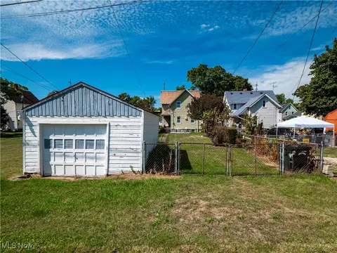 421 Adams St, Elyria, OH 44035 photo 31