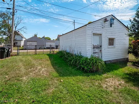 421 Adams St, Elyria, OH 44035 photo 30