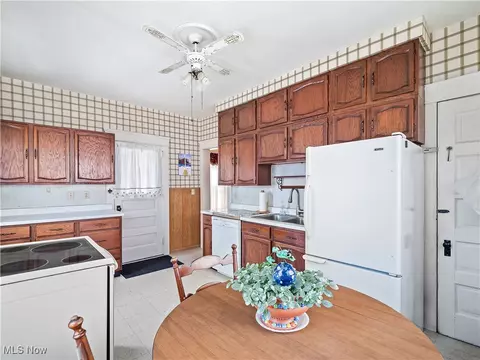 421 Adams St, Elyria, OH 44035 photo 18