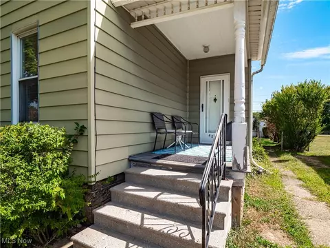 421 Adams St, Elyria, OH 44035 photo 6